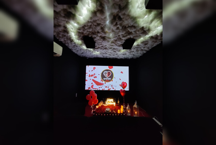 mini theatre surprise